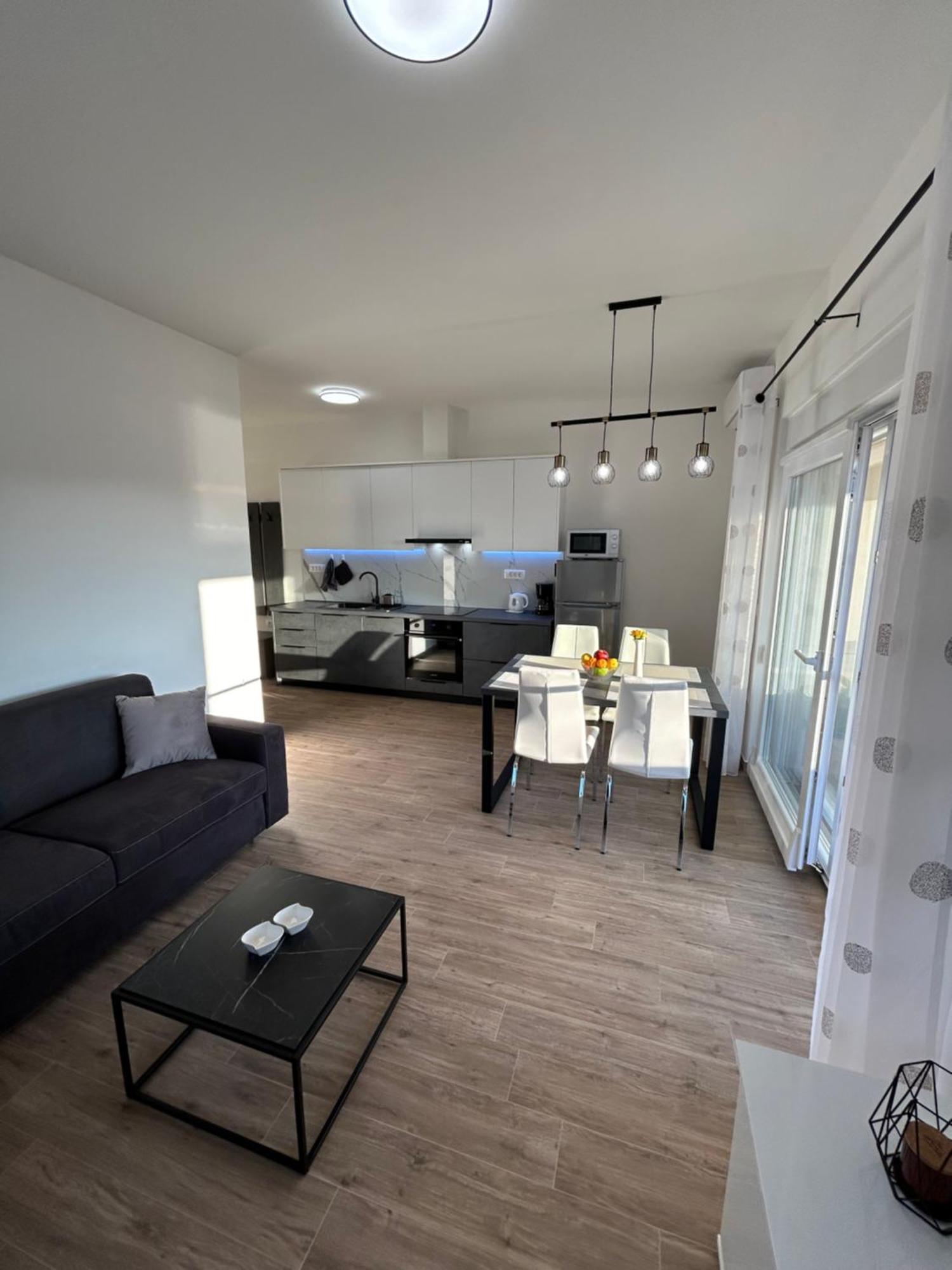 Apartment Elena & Lana *